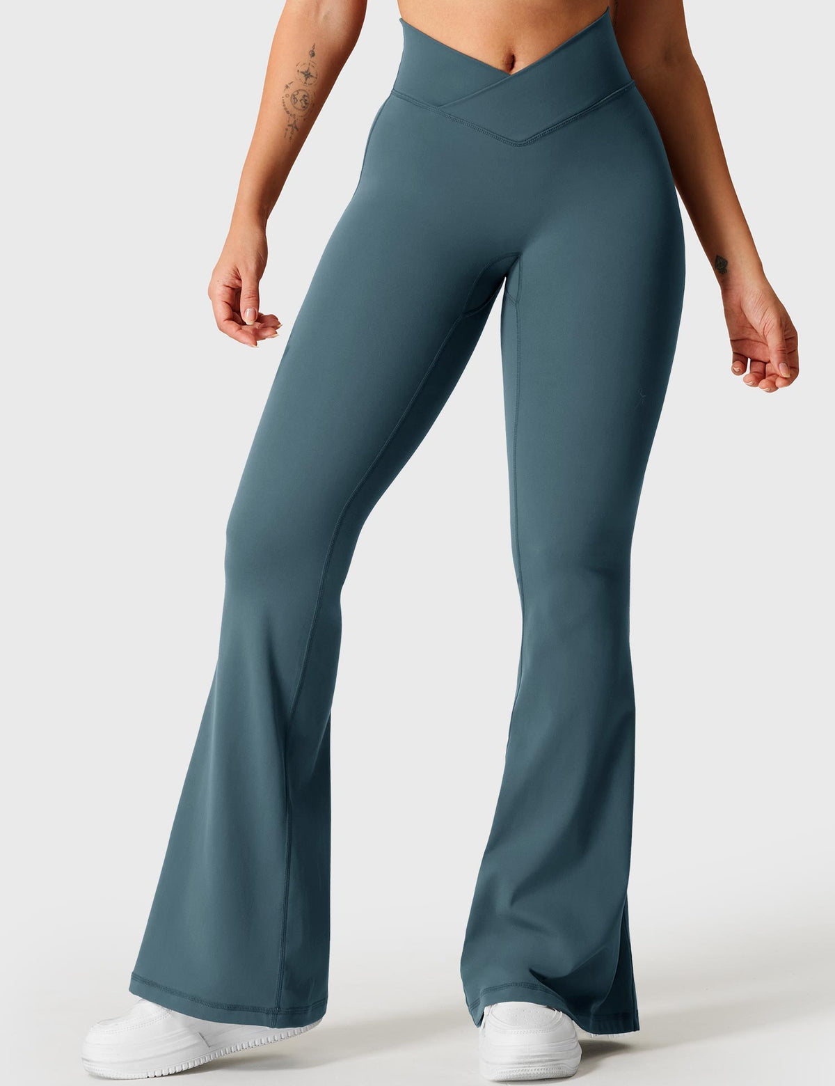 Leggings Movaelle CoreFlex flare con cintura en V