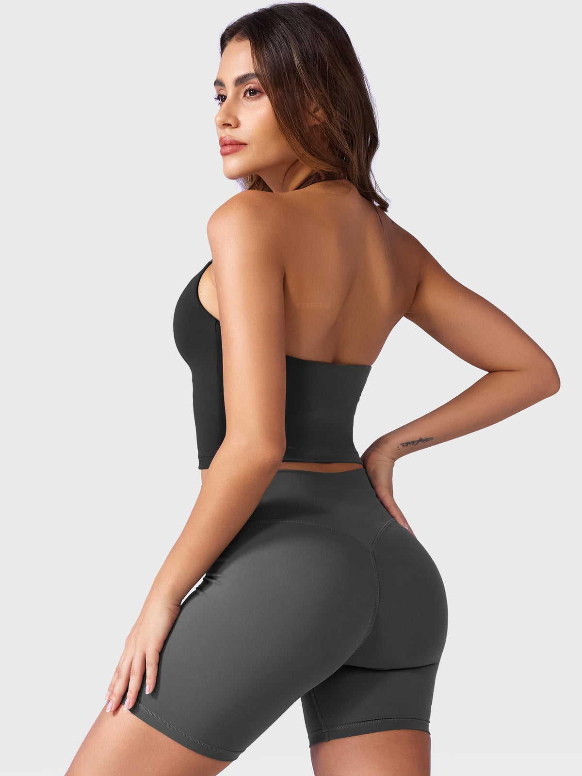 Camiseta de tirantes Movaelle CoreFlex halter con colgante