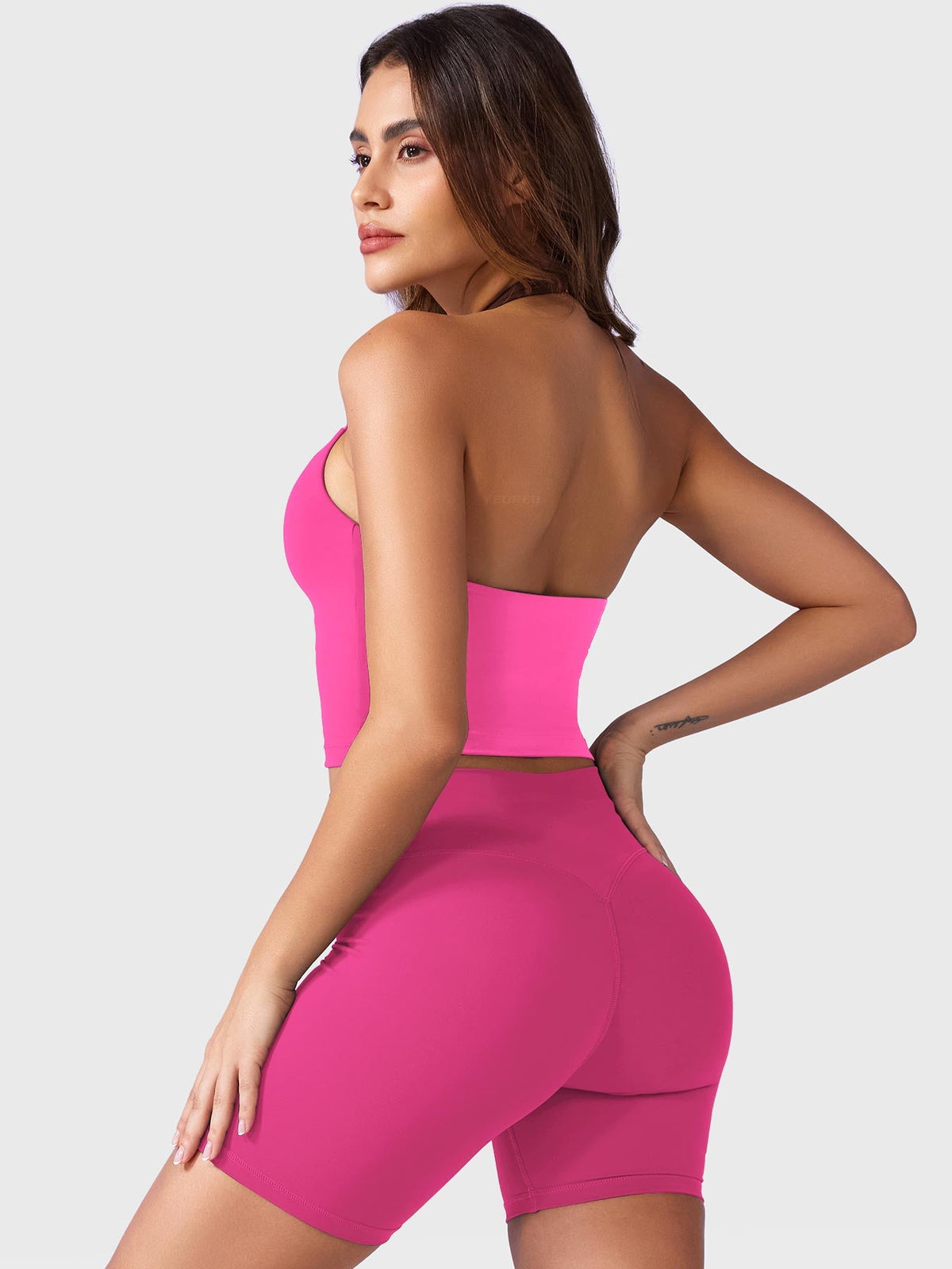 Camiseta de tirantes Movaelle CoreFlex halter con colgante