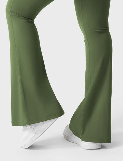 Leggings Movaelle CoreFlex acampanados con bolsillos