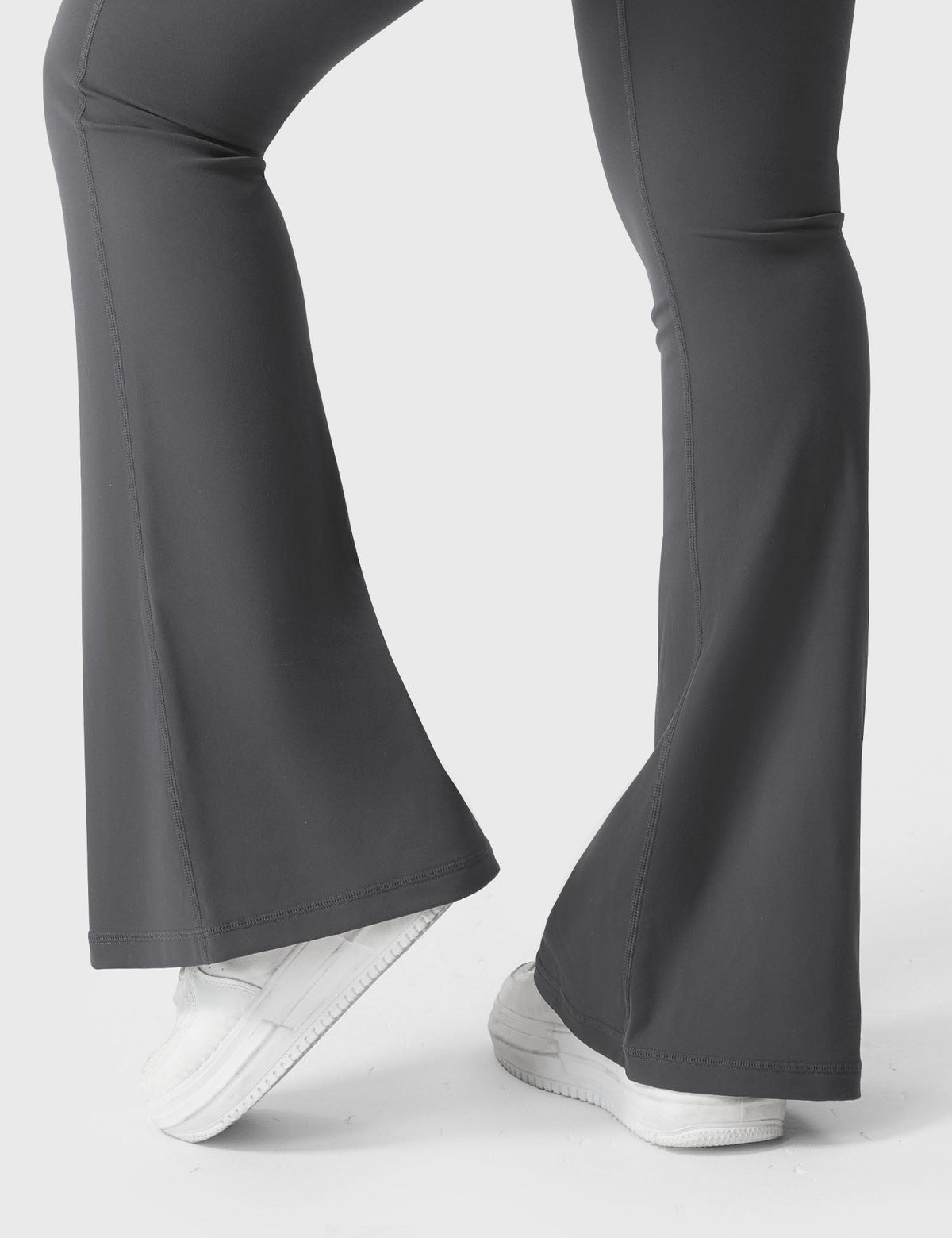 Leggings Movaelle CoreFlex acampanados con bolsillos