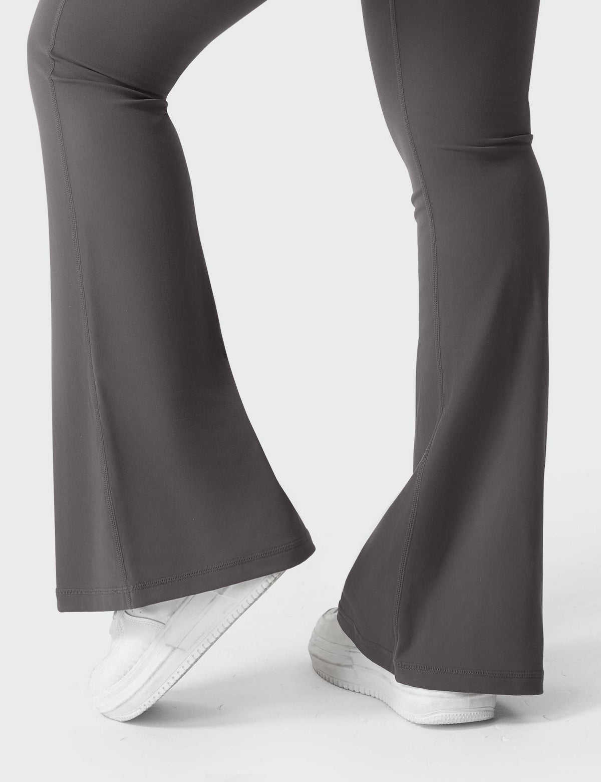 Leggings Movaelle CoreFlex acampanados con bolsillos