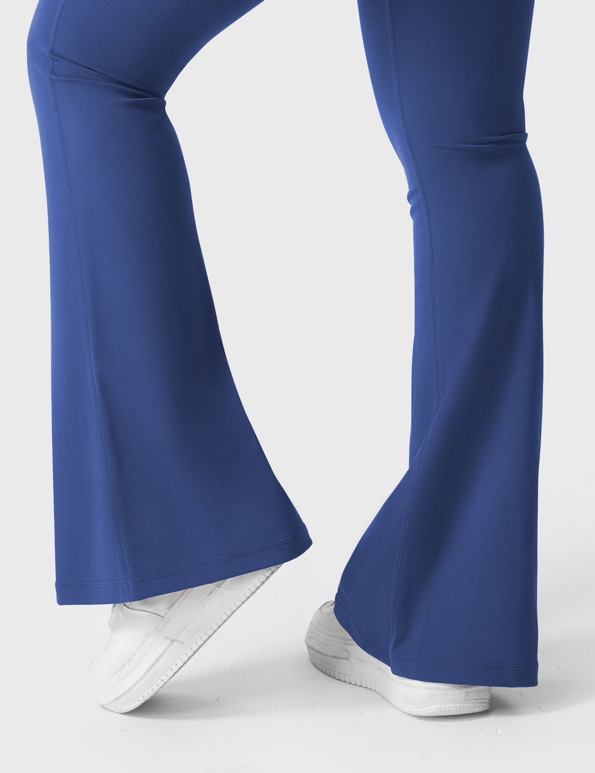 Leggings Movaelle CoreFlex acampanados con bolsillos