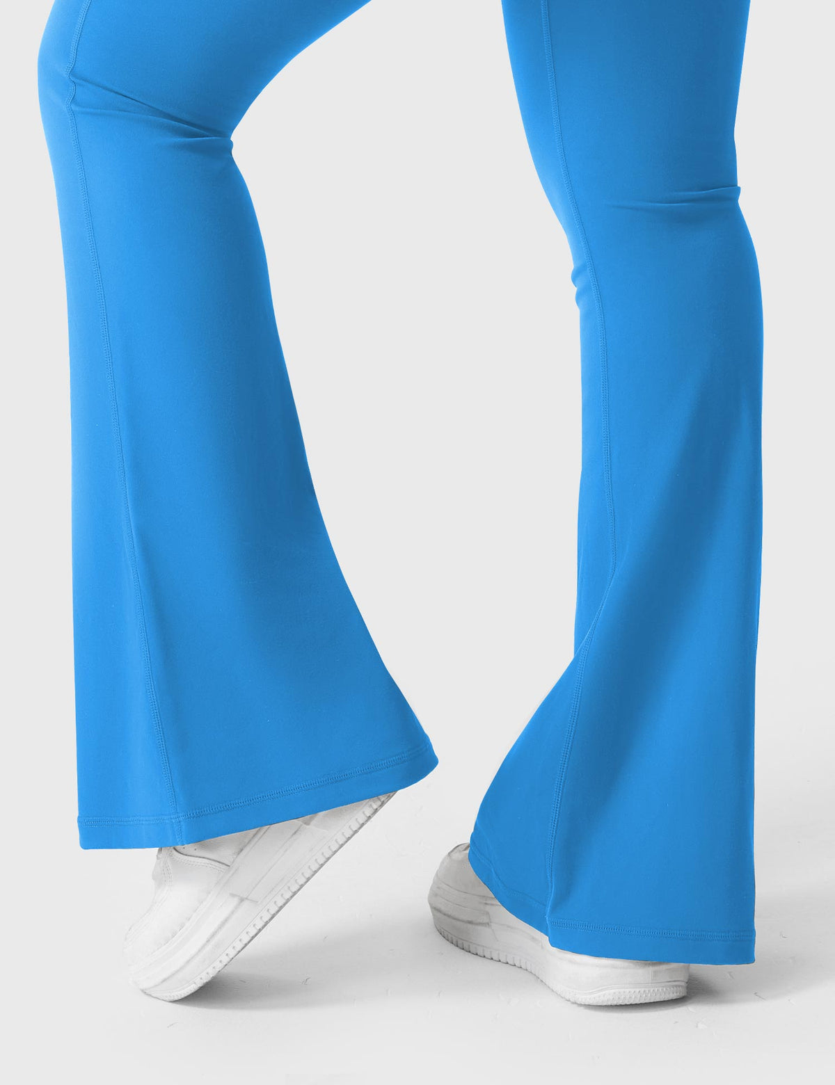 Leggings Movaelle CoreFlex acampanados con bolsillos